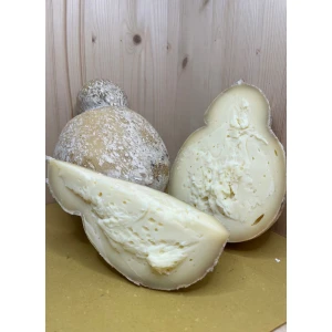 Caciocavallo Affinato in Grotta